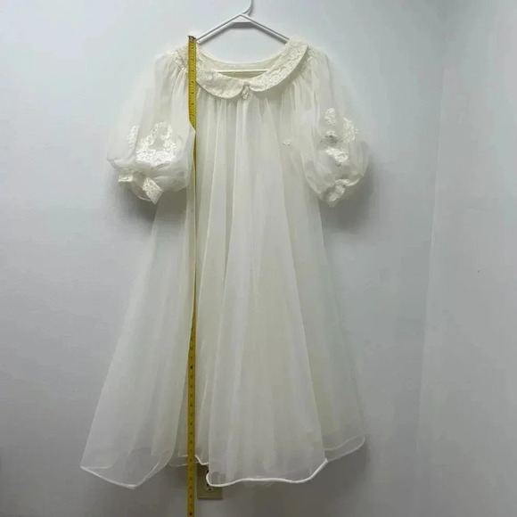 SOLD - Vintage Sheer Chiffon Peignoir robe. Boudoir Creamy White Bridal 1960’s - Picture 12 of 16